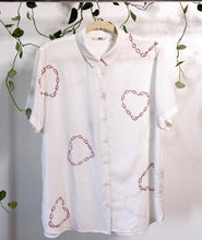 Load image into Gallery viewer, Chained hearts button up - white